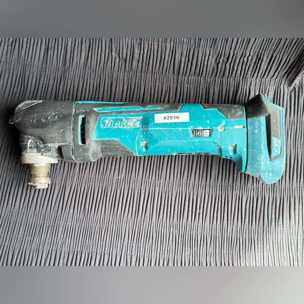 #2916 Makita XMT03 18V LXT Lithium-Ion Cordless Variable Speed Multi-Tool